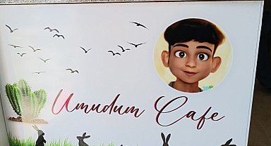 Depremde oğlunu kaybeden anne, umudunu kafede yaşatıyor
