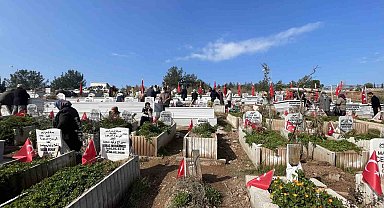 Depremde yakınlarını kaybedenler için 6 Şubat'ta hayat durdu