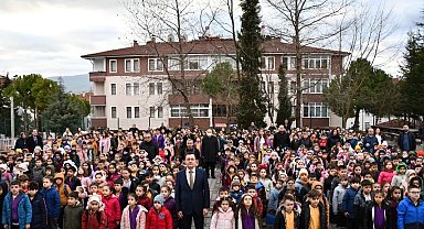Depremlerde hayatını kaybedenler okullarda anıldı