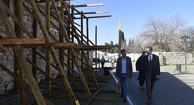 Didim Kaymakamı Kurucu, tarihi binadaki restorasyonu inceledi