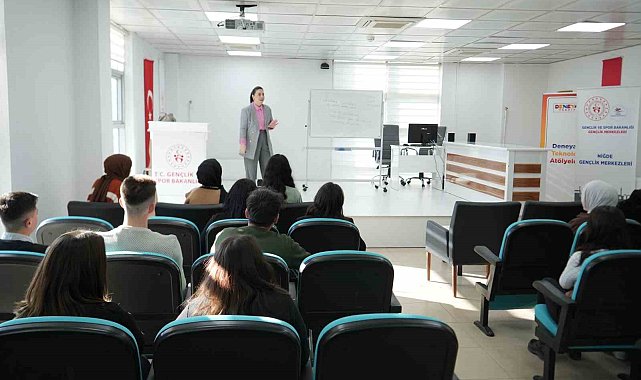 Diksiyon Eğitmeni Gün: "Dijital dünyadaki hız gençlerin diksiyonunu olumsuz etkiliyor"