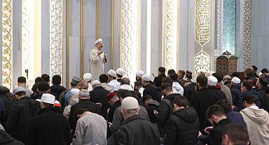 Diyanet İşleri Başkanı Erbaş sabah namazında öğrencilerle buluştu