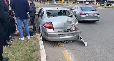 Diyarbakır'da minibüs ile otomobil çarpıştı: 2 yaralı