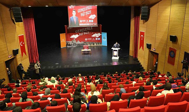 Diyarbakır'da "Gençlerle Biz Bize" söyleşisi