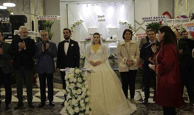 Diyarbakır'da siyasetçileri ve iş adamlarını bir araya getiren düğüne 3 bin kişi katıldı
