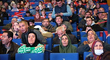 Diyarbakır'da TOKİ şanslıları kura çekiminde ekrana odaklandı