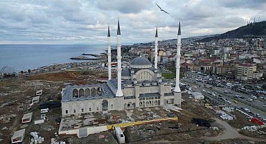 Doğu Karadeniz'in en büyük cami ve külliyesinin inşaatı sürüyor