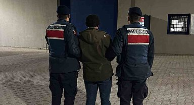 Dolandırıcılık suçundan 6 yıl hapis cezasıyla aranan şahsı jandarma yakaladı