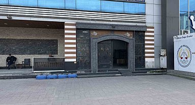 Düğün salonu boks ringine döndü