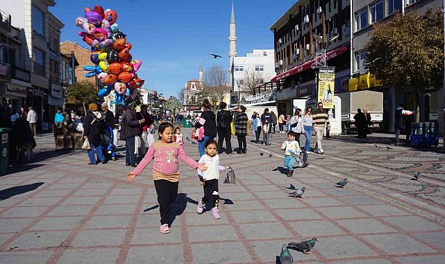 Edirne'de güneşi gören dışarı koştu