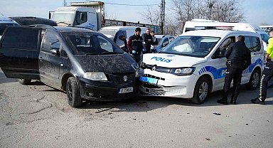 Edirne'de günlerdir polislerden kaçan sürücü ekip otosuna çarptı: 2 polis yaralı