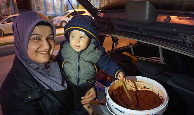 Edirne'ye yerleşen depremzede yöresel ürünlerle geçimini sağlıyor