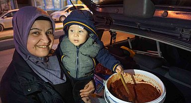 Edirne'ye yerleşen depremzede yöresel ürünlerle geçimini sağlıyor
