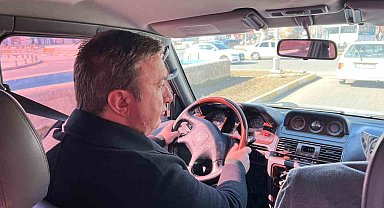 Efsane Vali Yazıcıoğlu'nun makam aracını yıllar sonra 'Hatıran Yeter' şarkısı eşliğinde Vali Aydoğdu kullandı