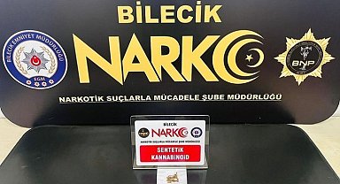 Ehliyetsiz araç kullanan şahsın üzerinden uyuşturucu madde çıktı