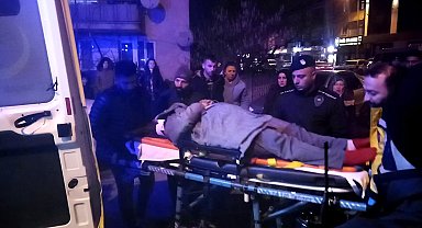 Ehliyetsiz sürücü, yolun karşısına geçmeye çalışan aileye çarptı: 3 yaralı