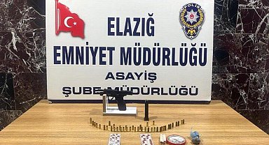 Elazığ'da 25 yıl kesinleşmiş hapis cezası bulunan şahıs, balkondan atlayarak kaçmaya çalıştı