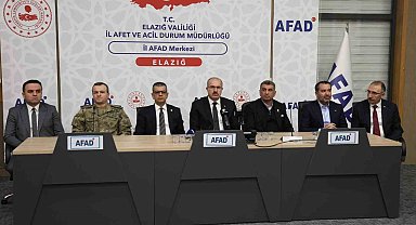 Elazığ'da depremde hayatını kaybedenler saat 04.17'de anıldı