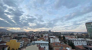 Elazığ'da ilginç bulut görüntüsü: 'Sirrokümülüs'leri görenler bir kez daha baktı