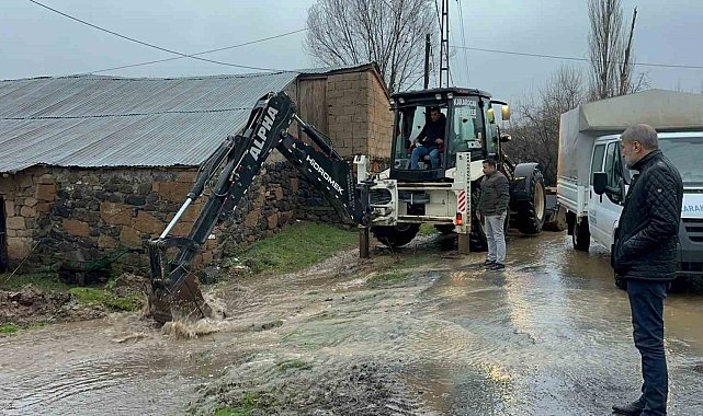 Elazığ'da su taşkınlarına karşı ekipler çalışma başlattı