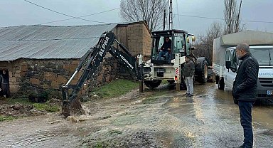 Elazığ'da su taşkınlarına karşı ekipler çalışma başlattı