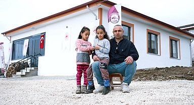 Elazığ'da yerinde dönüşümde ilk köy evi sahibine teslim edildi