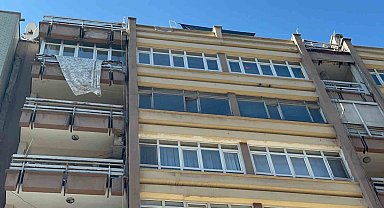 Elazığ'da yolda yürüyen vatandaş, saniyelerle ölümden döndü