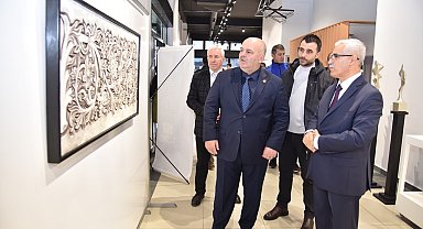 Emekli öğretmenin sergisi ilgi gördü