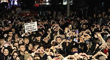 Emir Can İğrek, Bolululara yağmur altında muhteşem bir gece yaşattı