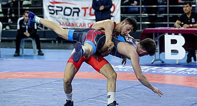 Enes Ülkü ve Servet Angi'den altın madalya