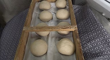 Erciş'te geleneksel ekşi maya ile ekmek üretimi