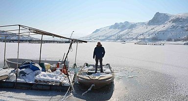 Erzincan'da soğuk havanın etkisiyle barajlar dondu
