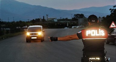 Erzincan'da son 1 haftada toplam 28 yıl 2 ay 1 gün kesinleşmiş hapis cezası olan 13 aranan şahıs yakalandı