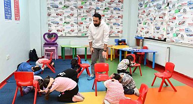 Esenyurtlu miniklere oyunlarla afet eğitimi verildi