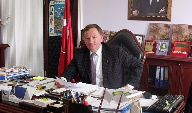 Eski Başkan Ünal, Halefi Yıldırımkaya'yı topa tuttu