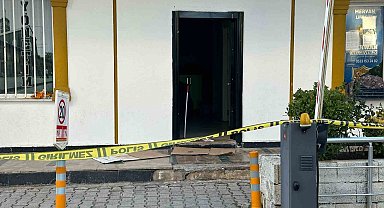 Eski sevgilisine ateş etmeye çalışan şahıs kendini vurdu