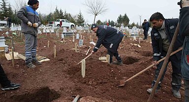 Eskişehir'de şehir çöplüğünde ölü bulunan bebek defnedildi
