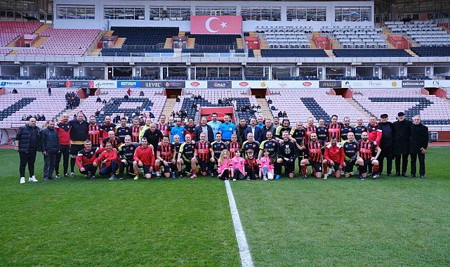 Eskişehir'in emektar futbolcuları bir araya geldi