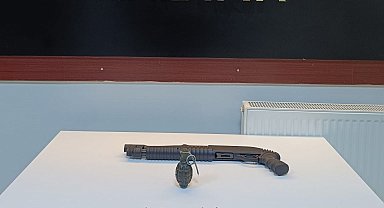 Ev aramasında el bombası bulundu