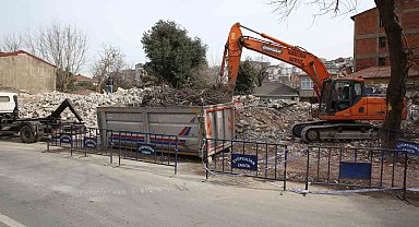 Eyüpsultan'da Haliç Hospital binasının yıkımı tamamlandı