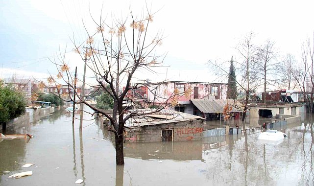 Felaketin yaşandığı Antalya'da bir mahalle sular altında kaldı