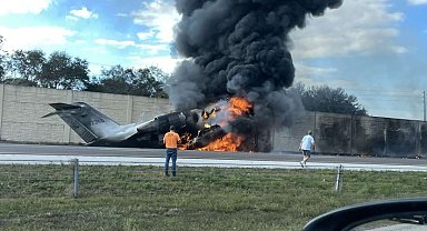 Florida'da otoyola inen küçük uçak araca çarpıp alev aldı: 2 ölü