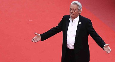 Fransız yıldız Alain Delon'un evinden 72 silah ve 3 bin mermi çıktı