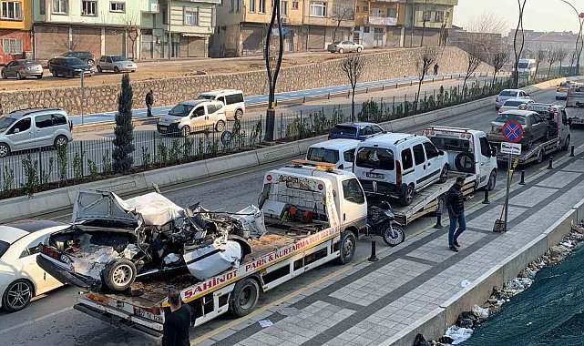 Freni patlayan çekici ortalığı savaş alanına çevirdi