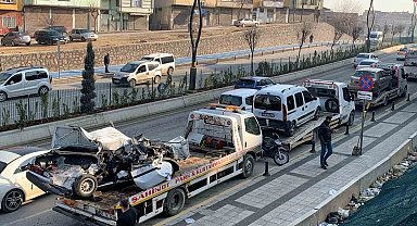 Freni patlayan çekici ortalığı savaş alanına çevirdi
