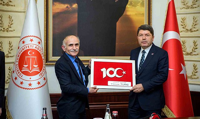 Gazetecilerden Adalet Bakanı Tunç'a ziyaret