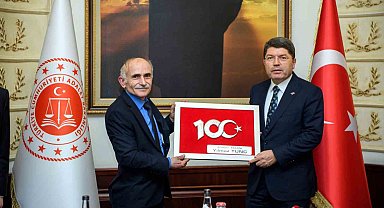 Gazetecilerden Adalet Bakanı Tunç'a ziyaret