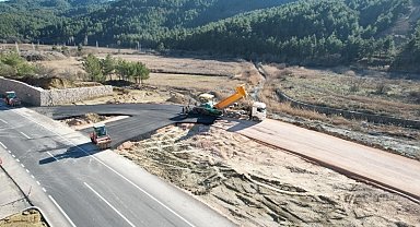 Gediz Ilıca Termal Tatil Köyüne kavşak asfalt çalışması