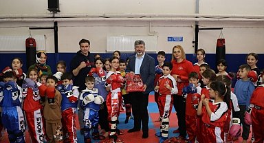 Gediz'de sporculara malzeme desteği