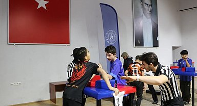 Gedizli öğrenciler bilek güreşi müsabakalarında il birincisi oldu